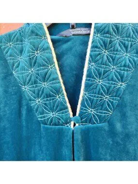Jade Robe With Pockets Jasmine Rose Signature | Intimates & Sleepwear | Vintage Long Sleeve ...